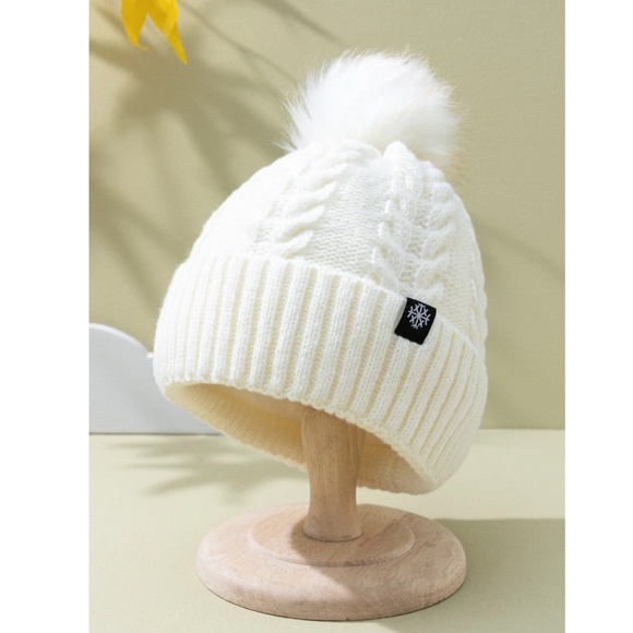 White Knit Beanie Hat Faux Fur Pom Pom - Picture 3 of 4